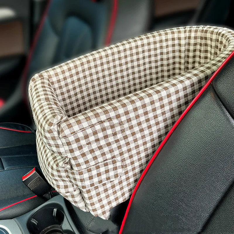 Plaid pet car kennel in cloth and PP cotton, 42 x 22 x 20 cm, shown for car travel and going out
