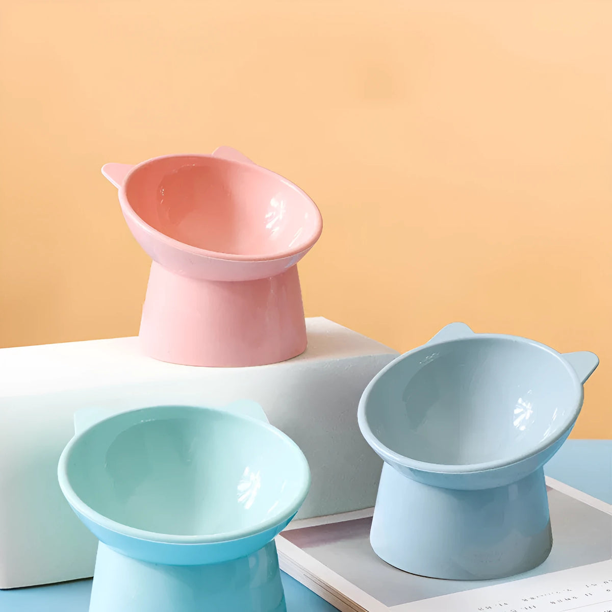Oblique mouth cat bowl in light pink PP plastic with high side and smooth inner wall