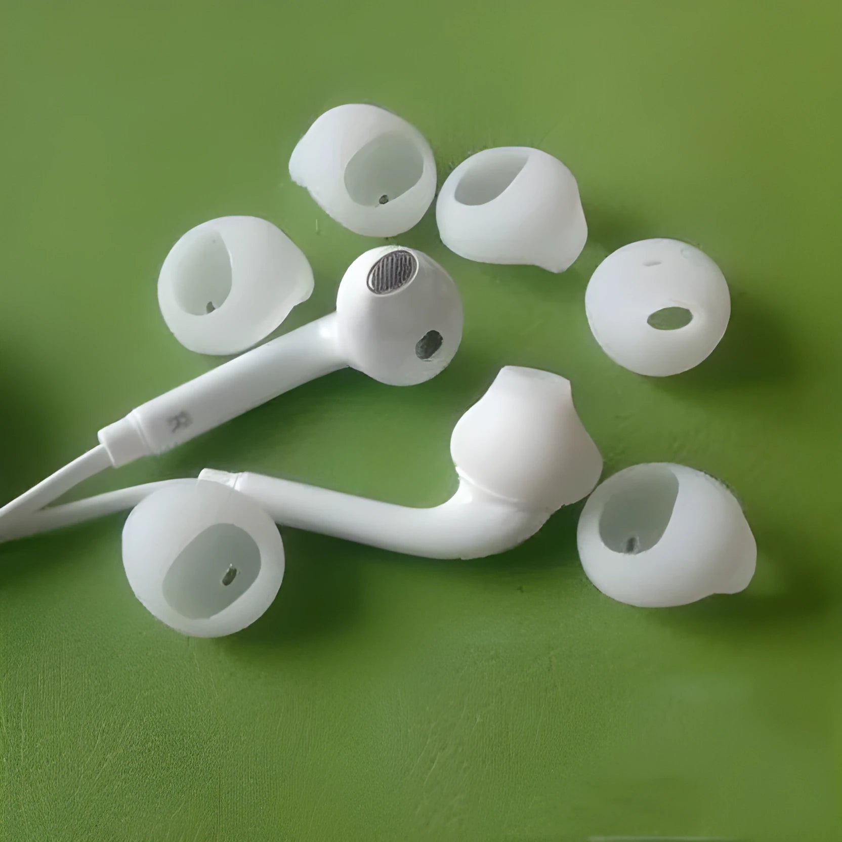 Black and white silicone protective sleeves for Samsung Galaxy S6 Edge in-ear headphones.