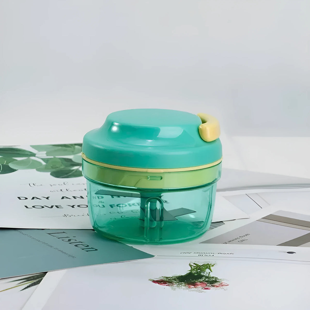 Green manual hand-pulled garlic grinder and baby food machine with transparent container