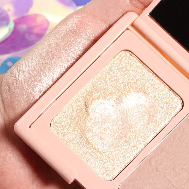 Two-tone blush highlighter and contouring palette 90x70mm with three colour combinations: warm grey shadow, warm orange blush, peach apricot pink blush