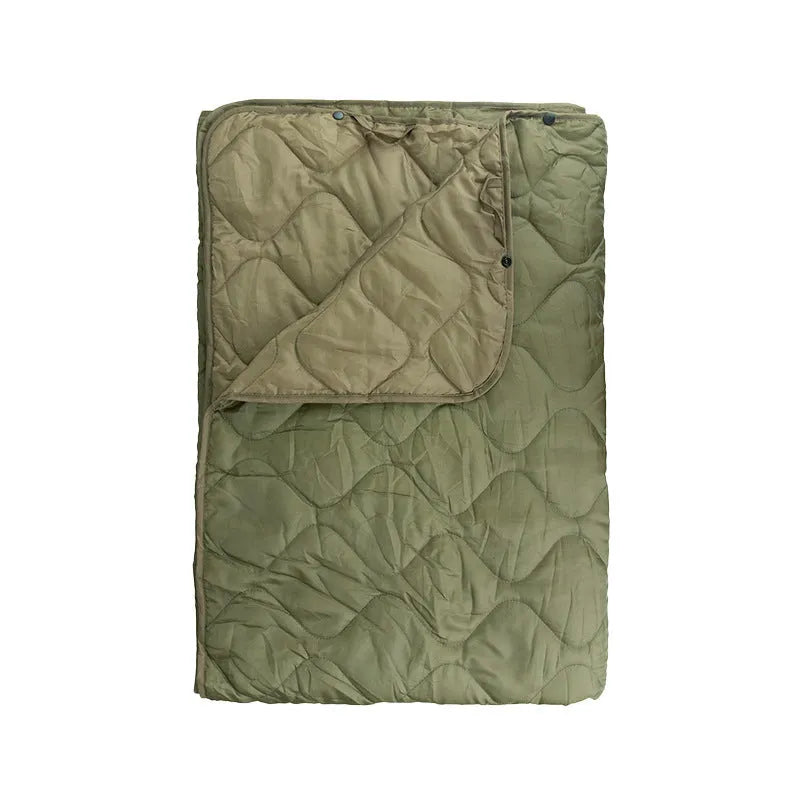 Outdoor camping multi-functional camouflage quilt with envelope construction polyester shell and cotton lining in green pattern