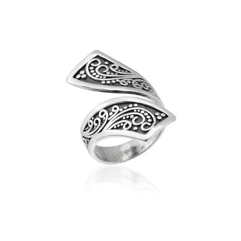 Silver-coloured adjustable women's ring with a minimalist retro design.