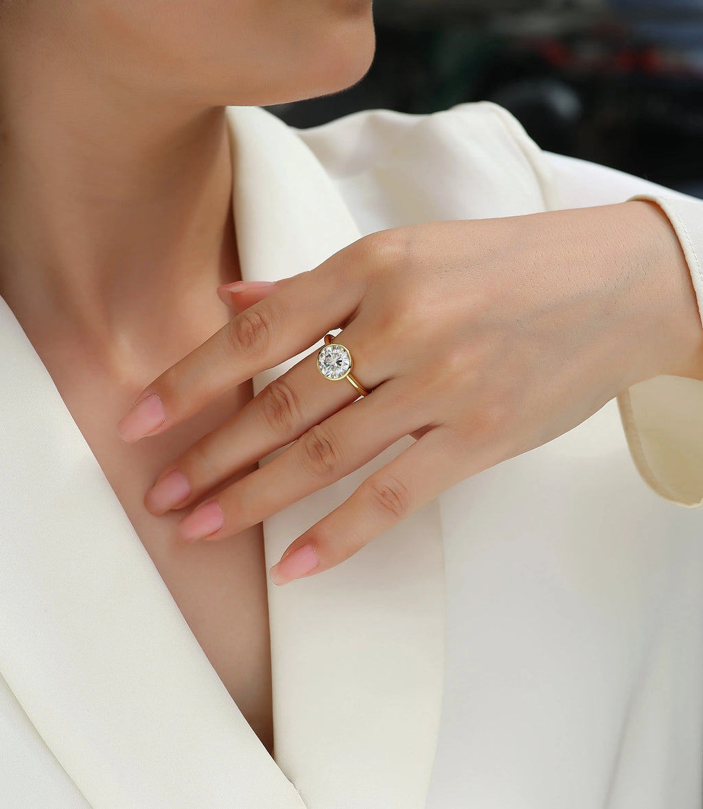 Time Foam round 9.0mm moissanite wedding ring set gold-plated S925 silver band on white background