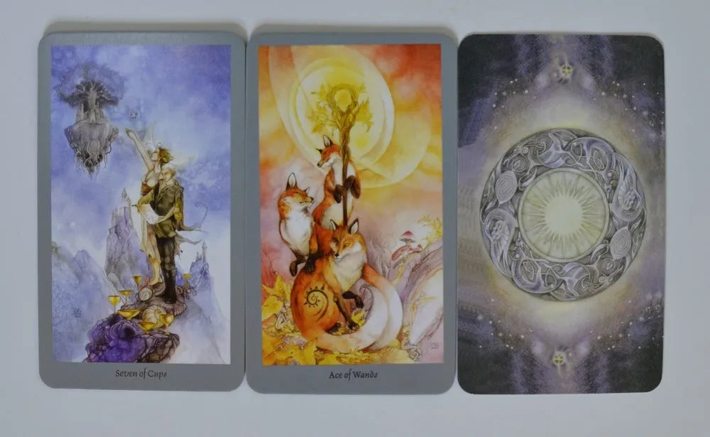 78-card English tarot deck in colour box with optional 49 x 49cm flannel Tarot Magic Tablecloth