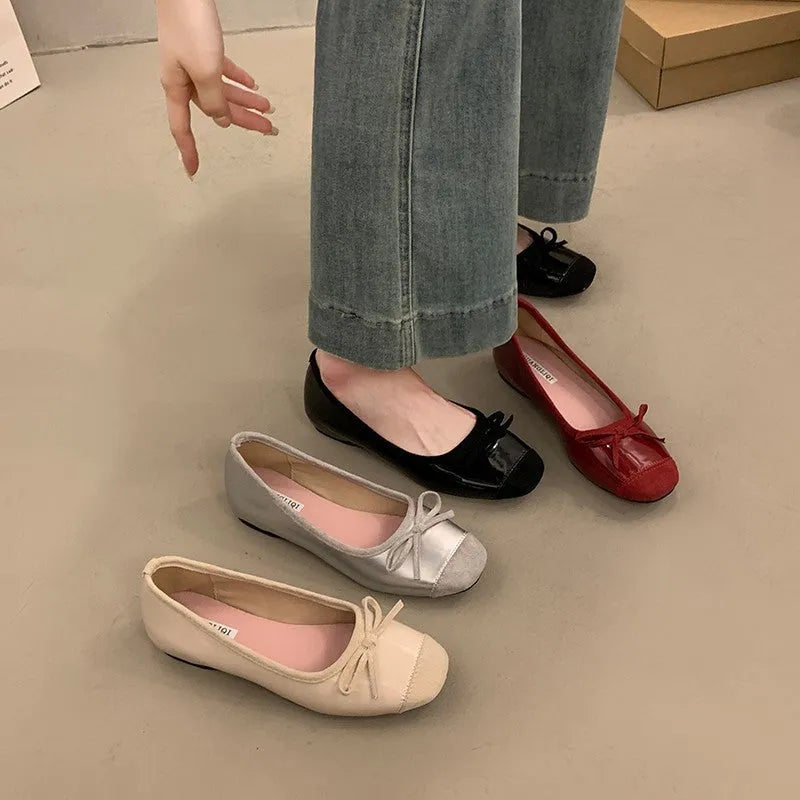 Retro ballet flat shoes with square toe and mid heel in wine red colour with decorative bow