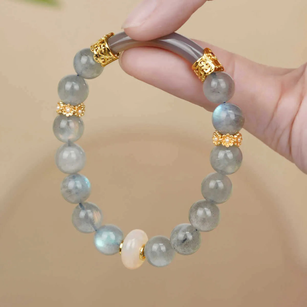 Emerald green Tian Shan Cui women's half bracelet with light green national style design.