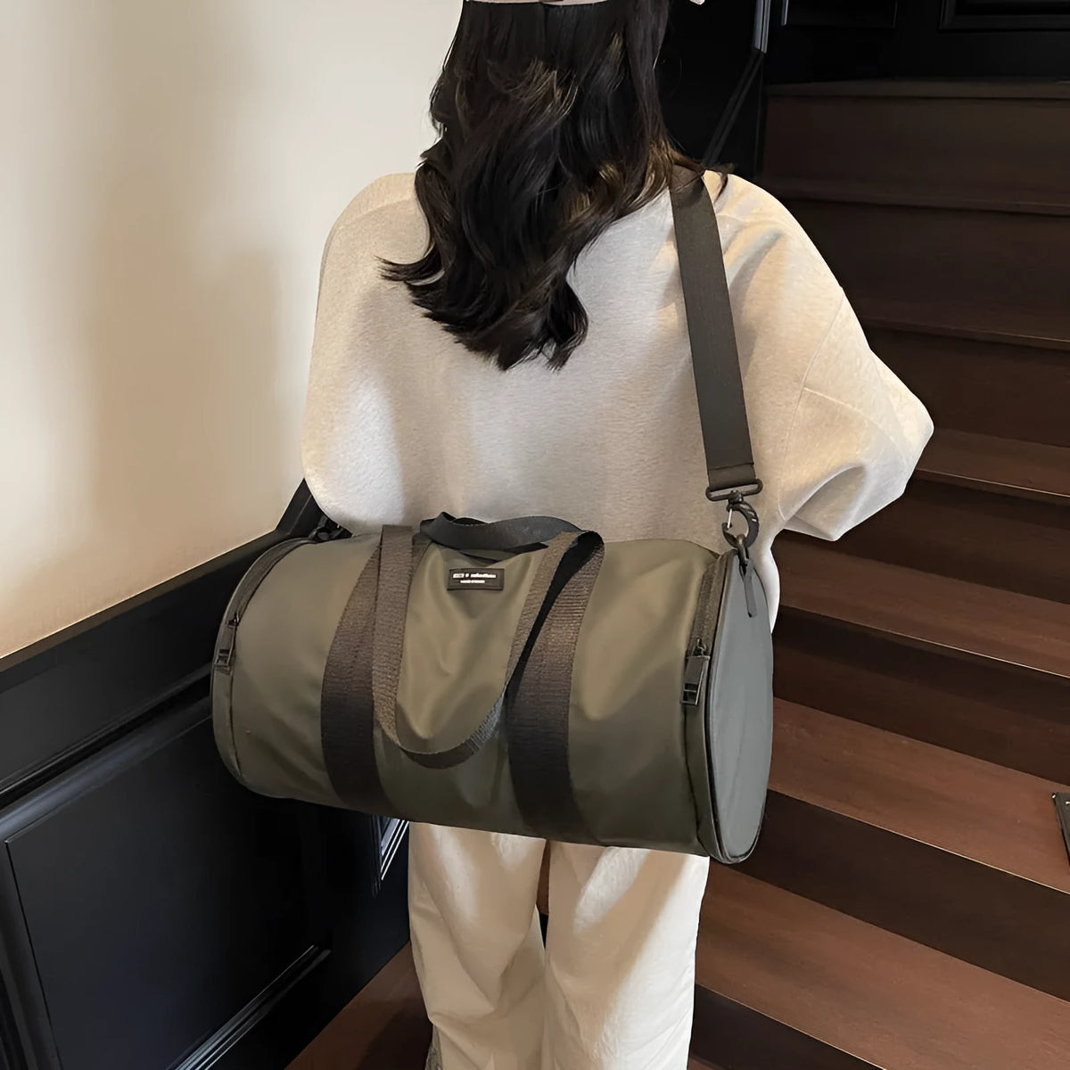 Waterproof Oxford cloth sports handbag in black, super-light travel bag for men and women
