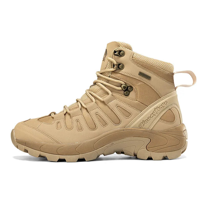 Men's outdoor combat boots in sand colour with lace-up closure and rubber sole