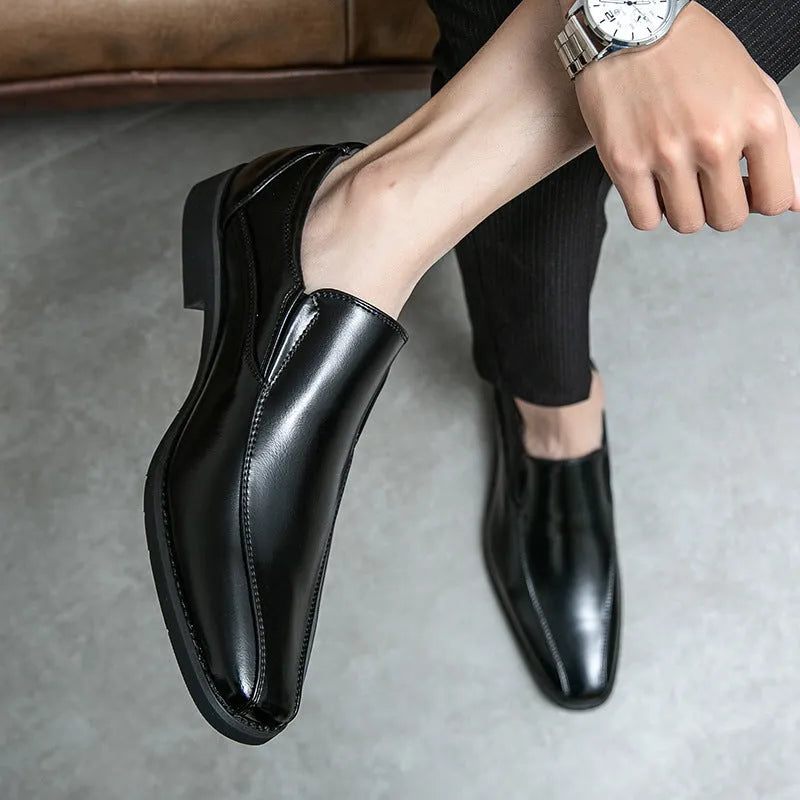 Men's black patent leather casual shoes with pointed toe design and rubber sole