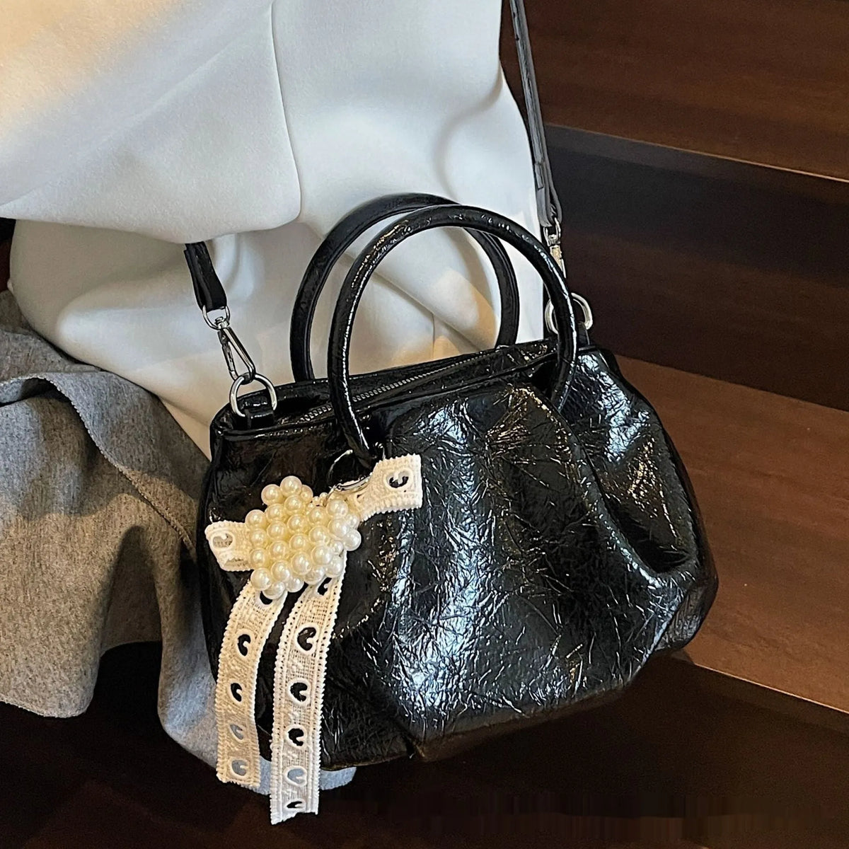 PU cloud shoulder bag in solid colour with bucket shape and outer slit pocket