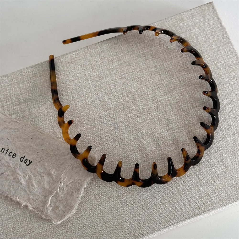 Women's acetate fibre toothed hair hoop in black colour, showing non-slip wave pressure nozzle and irregular Korean-style shape.