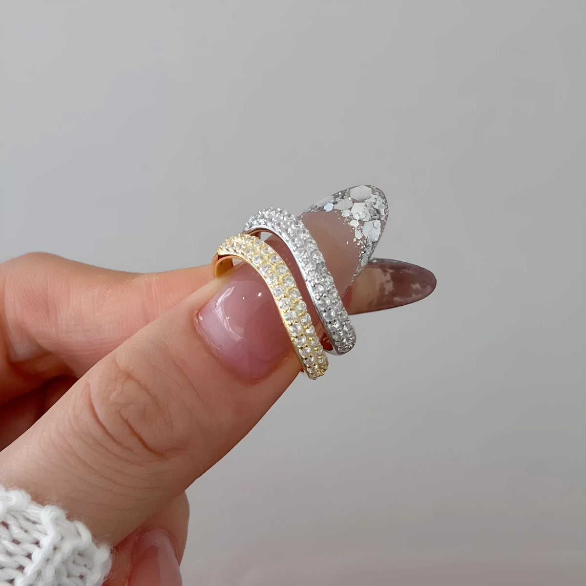 Female zircon inlaid snake-shaped S925 sterling silver ring in platinum with electroplated finish