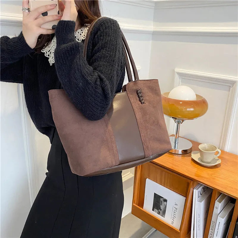 Women's large nylon tote bag in black with detachable shoulder strap, polyester lining, phone and document pockets