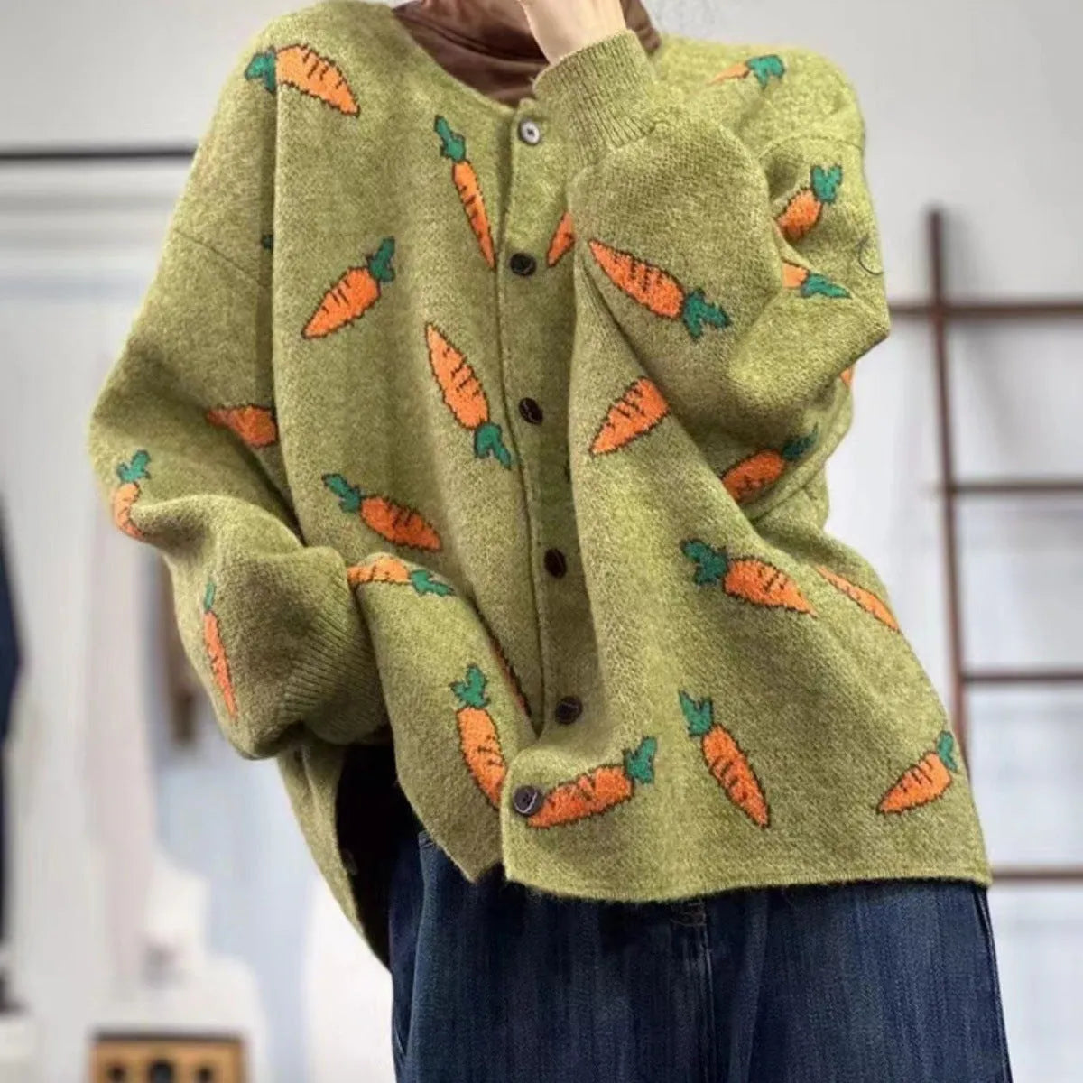Loose fitting viscose cardigan with artistic colour contrast printing and round neck