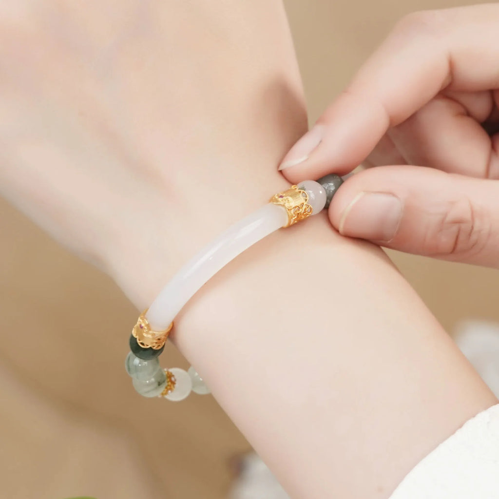 Emerald green Tian Shan Cui women's half bracelet with light green national style design.