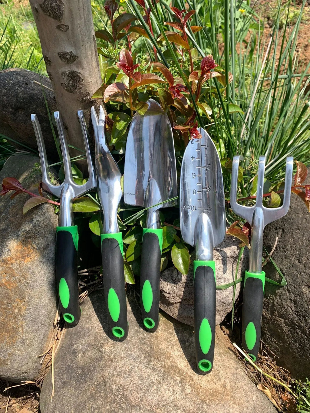 9-piece aluminium alloy garden tool set with silicone two-colour handles in green for horticulture and seedling cultivation