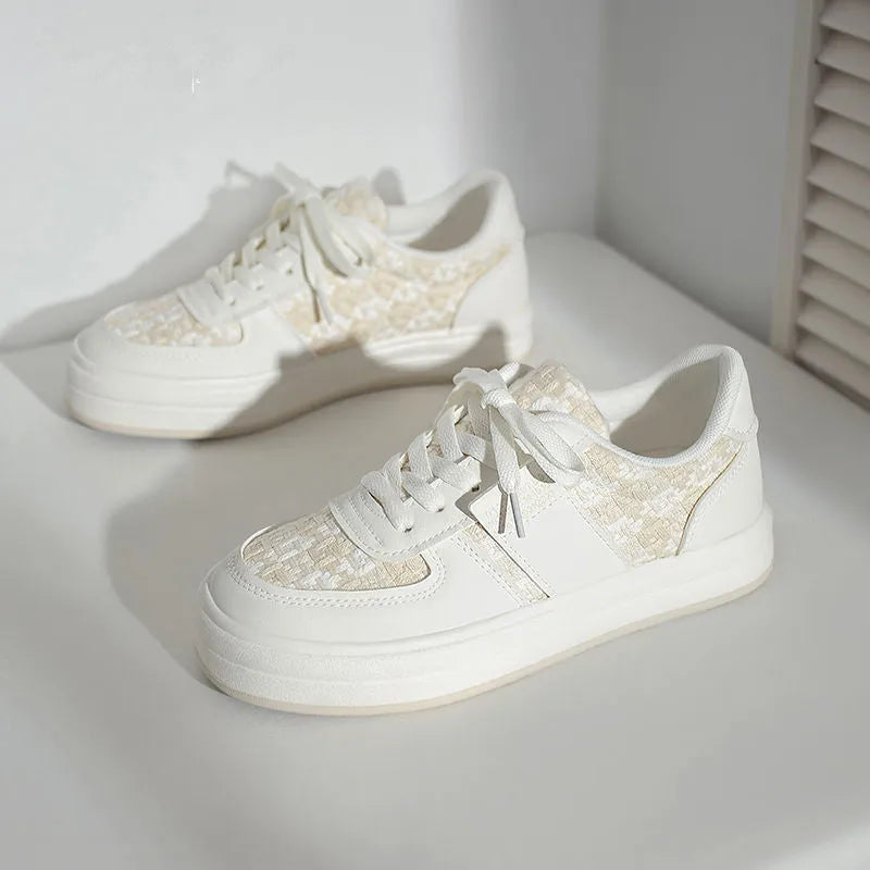 Beige plaid platform leisure sports shoes with front lace-up fastening and rubber sole