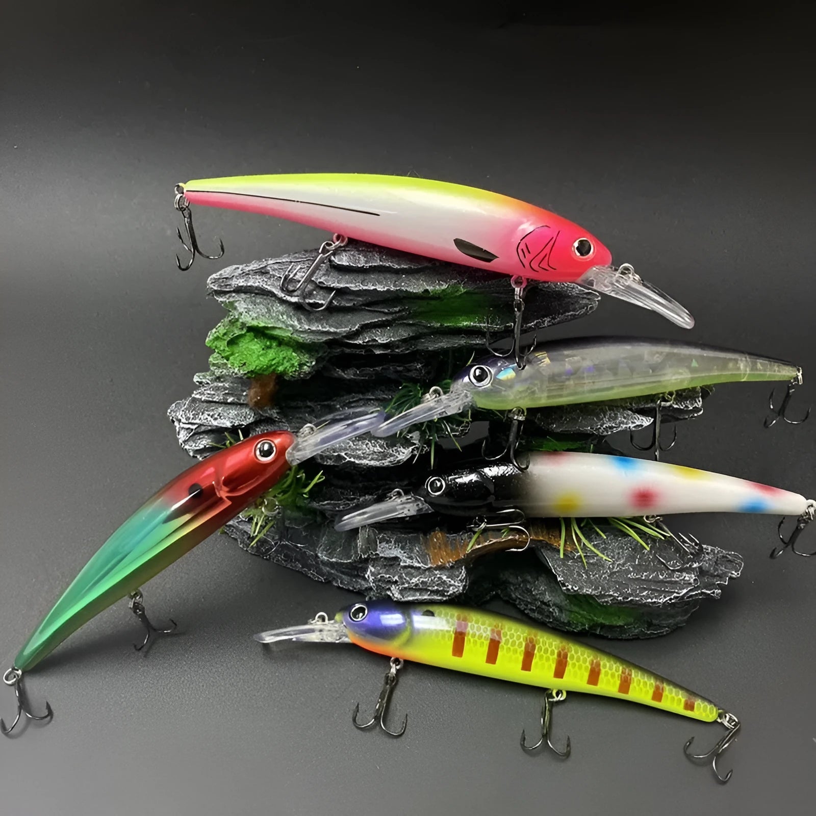 145mm deep diving long tongue plate floating minnow lure in colour options A through J for light sea water fishing