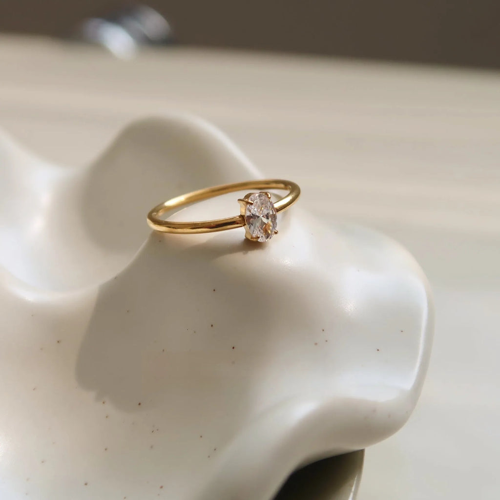 Simple golden stainless steel ring with either love heart or oval shape design in sizes 5 to 8