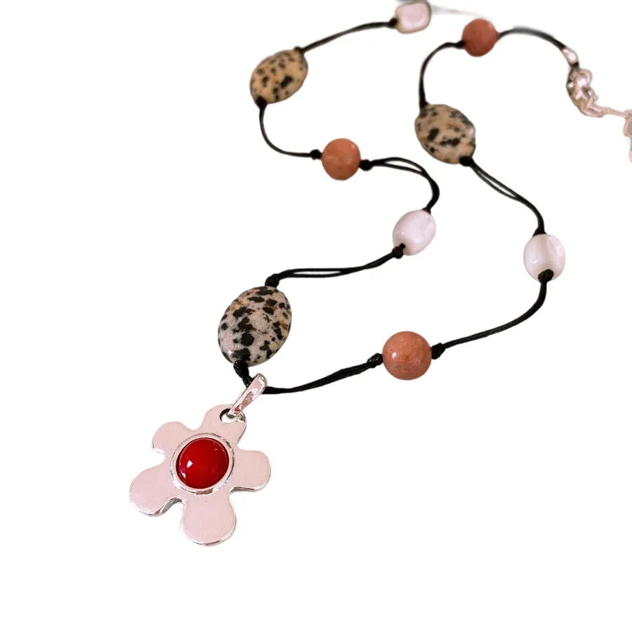 Stone shell beaded flower pendant necklace on adjustable alloy chain in silver-black-red colour
