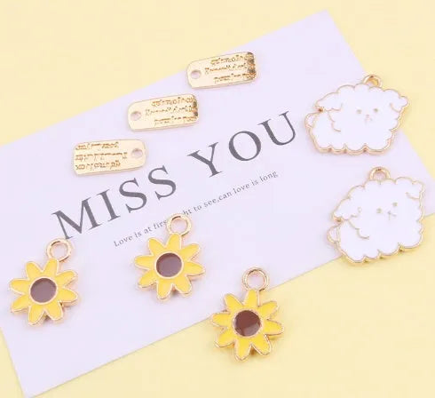 Cute flower keychain accessory in alloy with dripping oil finish, available in P777-1 P777-2 P777-3 colours