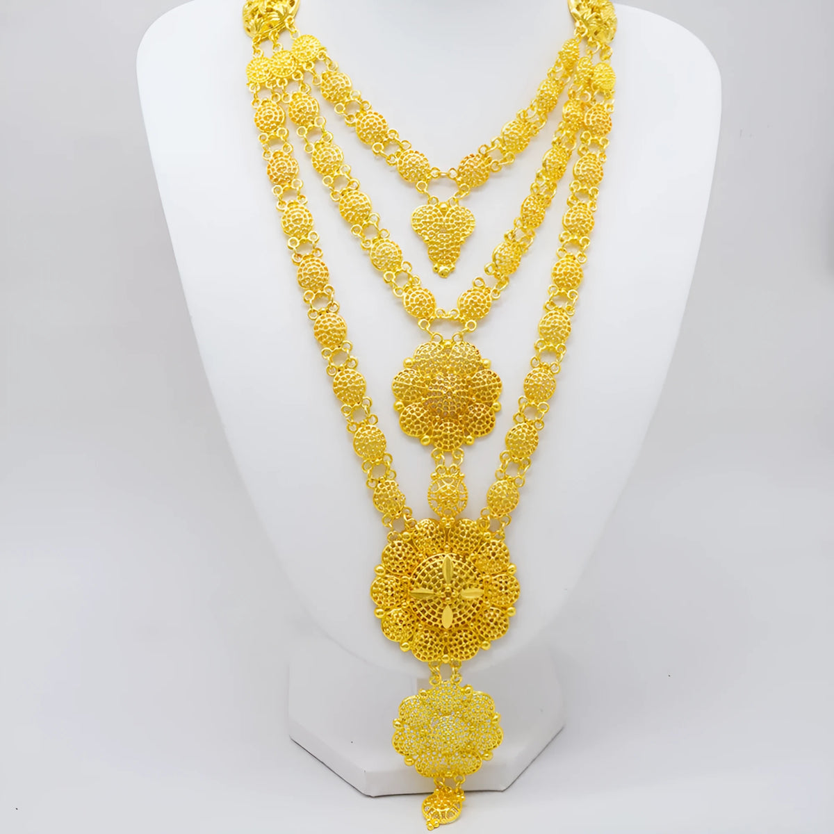 Dubai luxury women's golden jewellery set with tassel necklace, water wave chain, earrings, bracelet and ring in alloy