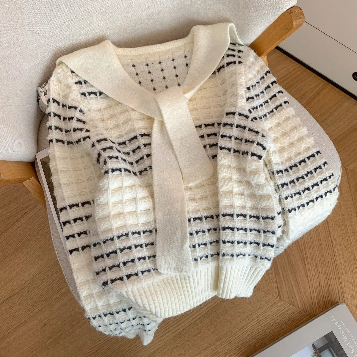 Womens thickened loose slimming sweater with princess sleeves and waves detail in polyester