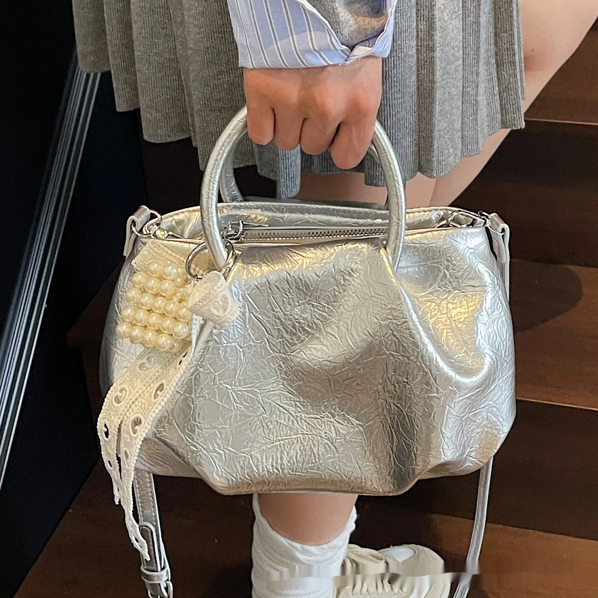 PU cloud shoulder bag in solid colour with bucket shape and outer slit pocket