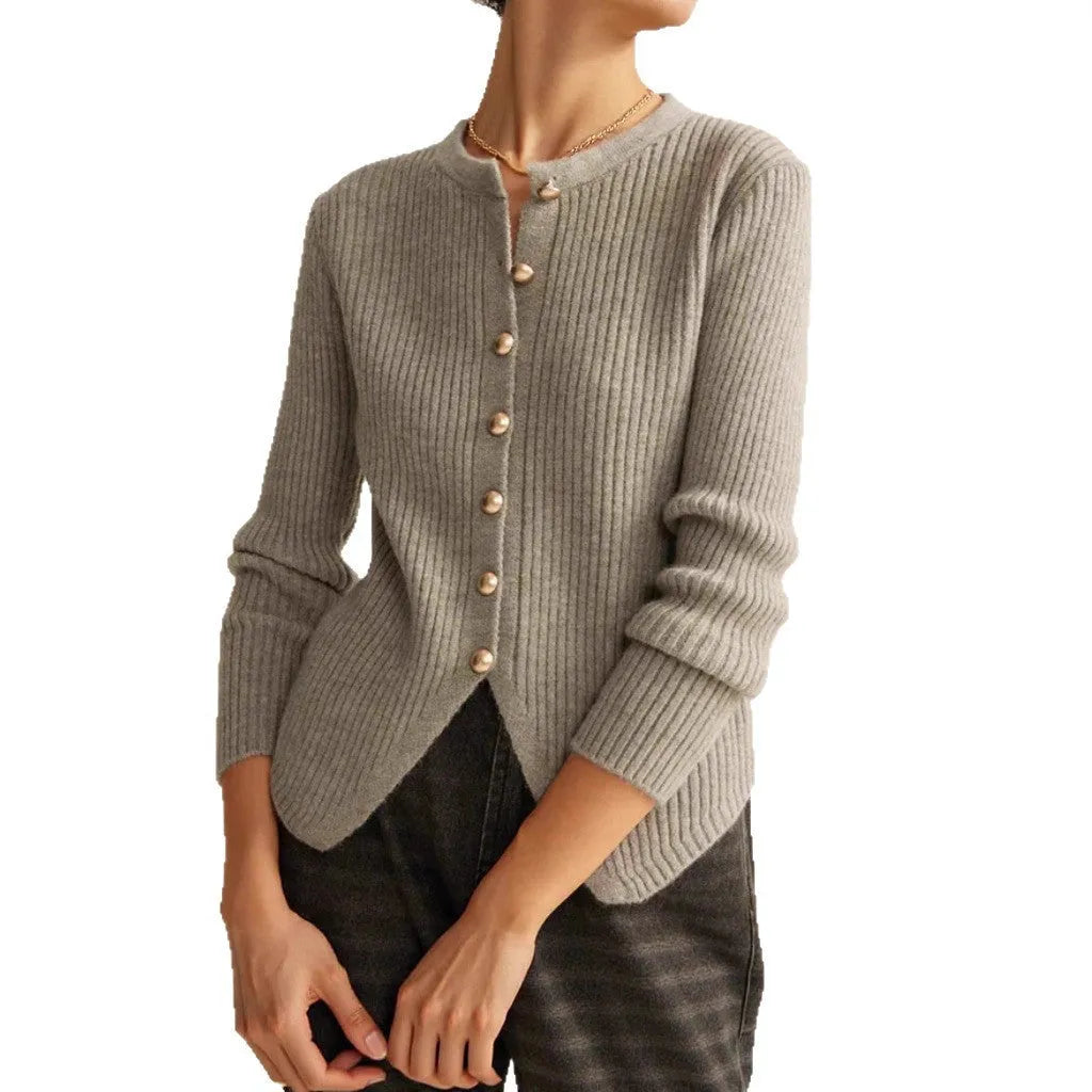 Red yuan collar cardigan sweater with loose fit design for autumn and winter wear