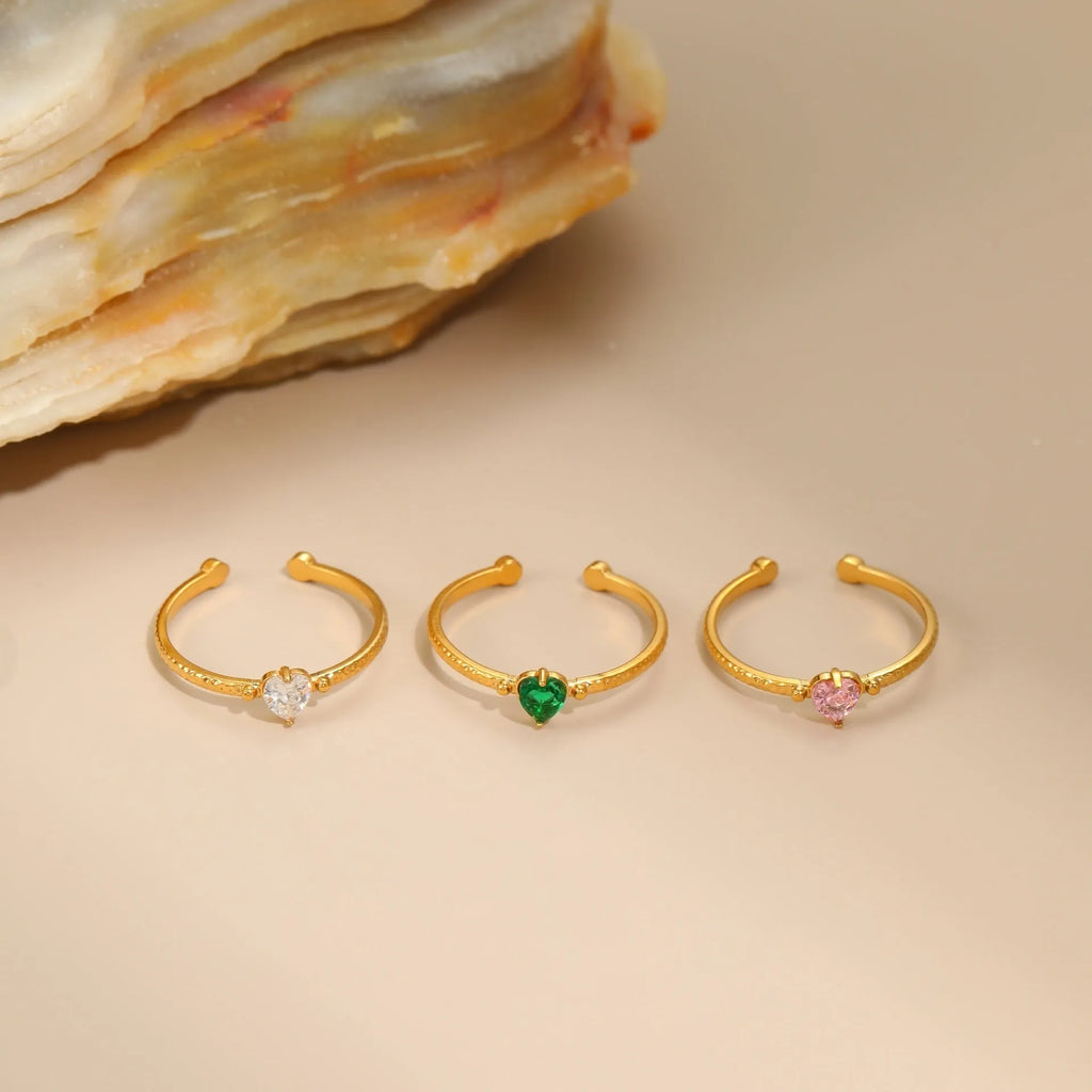 Open mouth geometric ring with a love heart shape and inlaid zircon, in stainless steel.