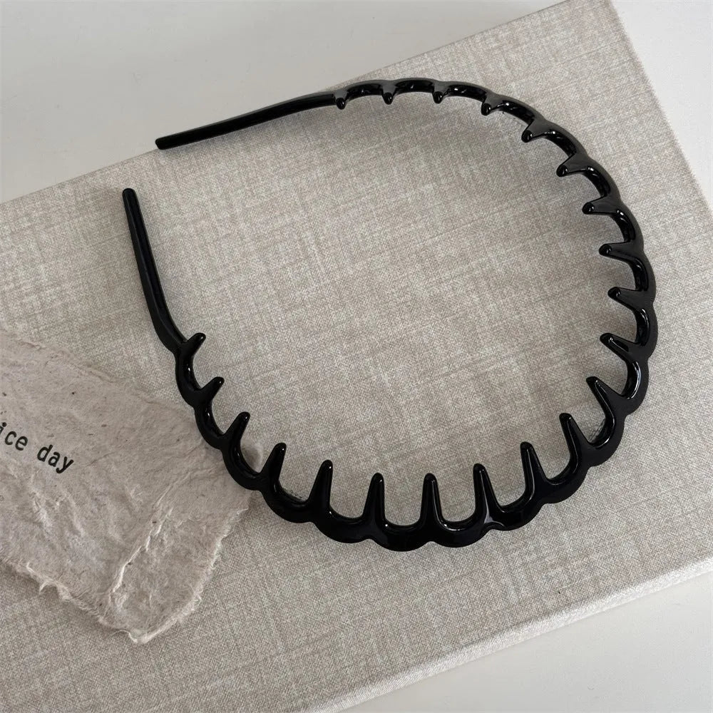 Women's acetate fibre toothed hair hoop in black colour, showing non-slip wave pressure nozzle and irregular Korean-style shape.