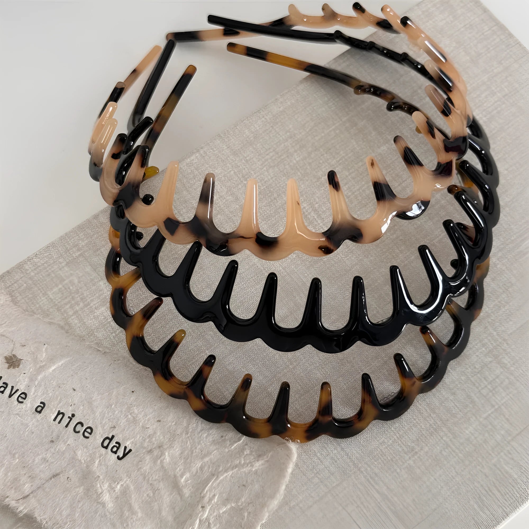 Women's acetate fibre toothed hair hoop in black colour, showing non-slip wave pressure nozzle and irregular Korean-style shape.