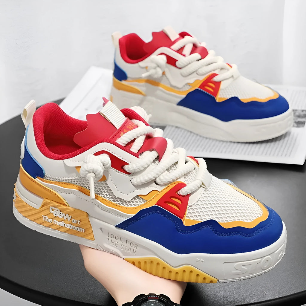 Men's white low-top board shoes with colour matching and injection-moulded rubber soles
