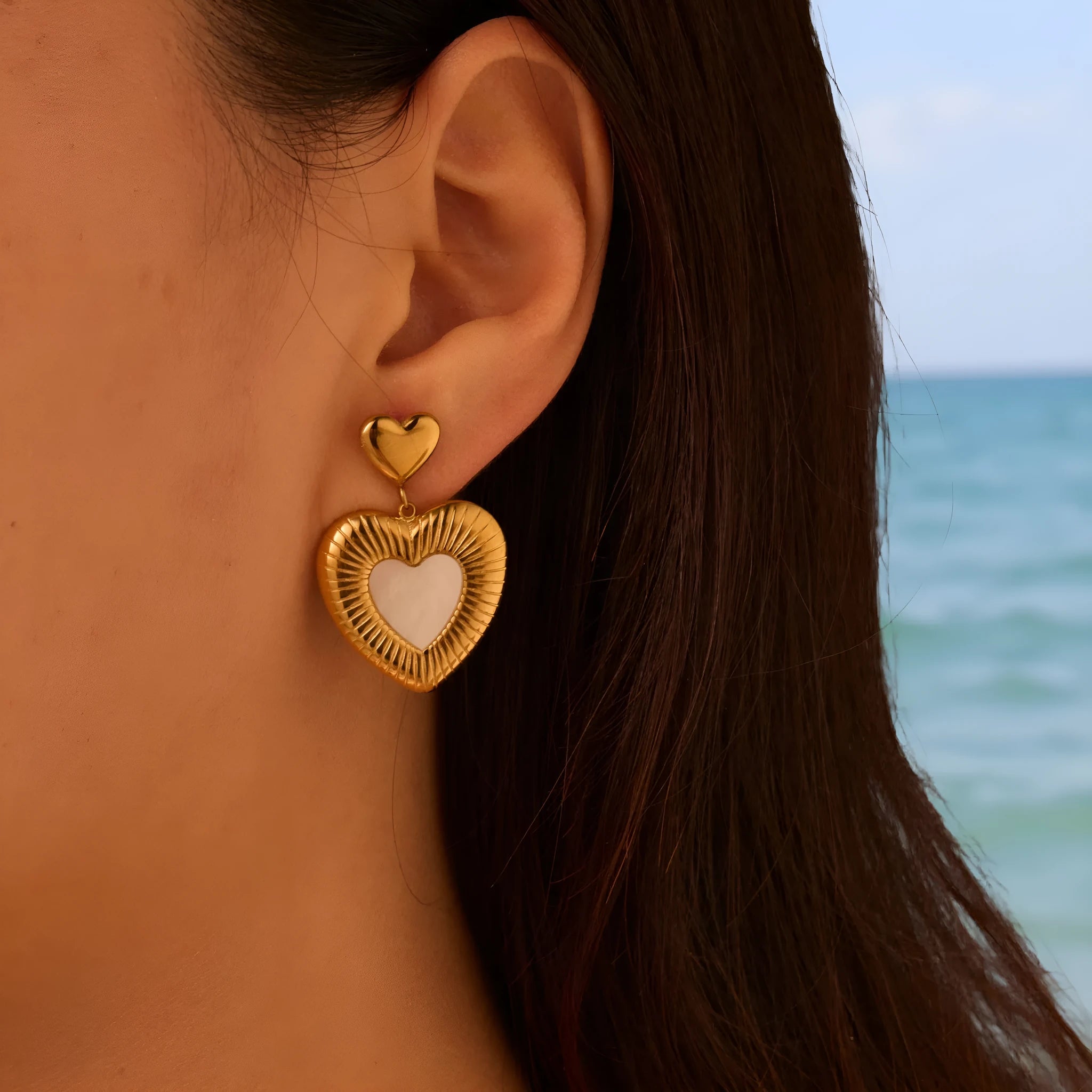 Gold electroplated heart-shaped earrings with fritillary design on stainless steel