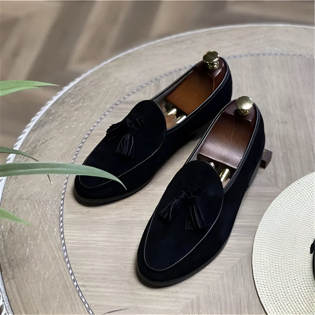Men's fashion retro British tassel slip-on shoes in black with low top PU upper and rubber sole