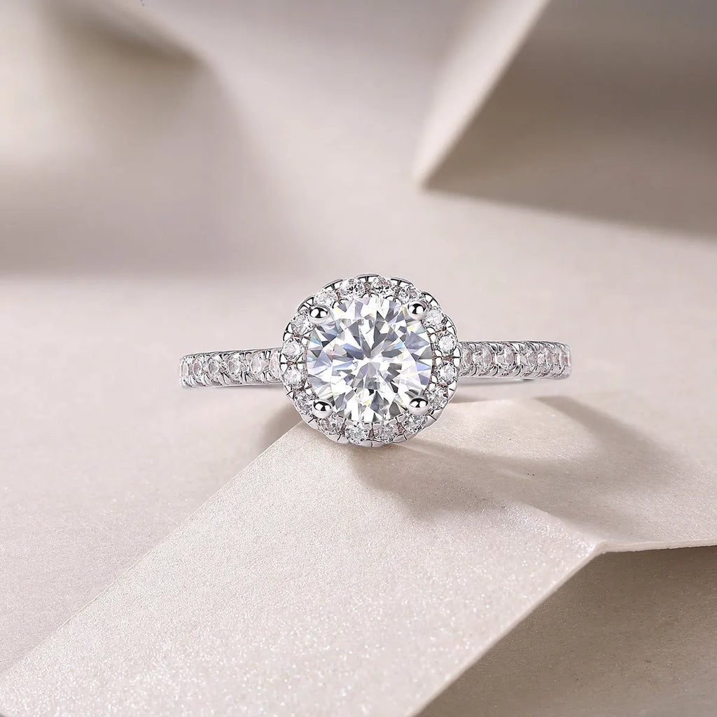 1-carat moissanite wedding ring set in S925 silver with platinum plating, gift box, GRA certificate