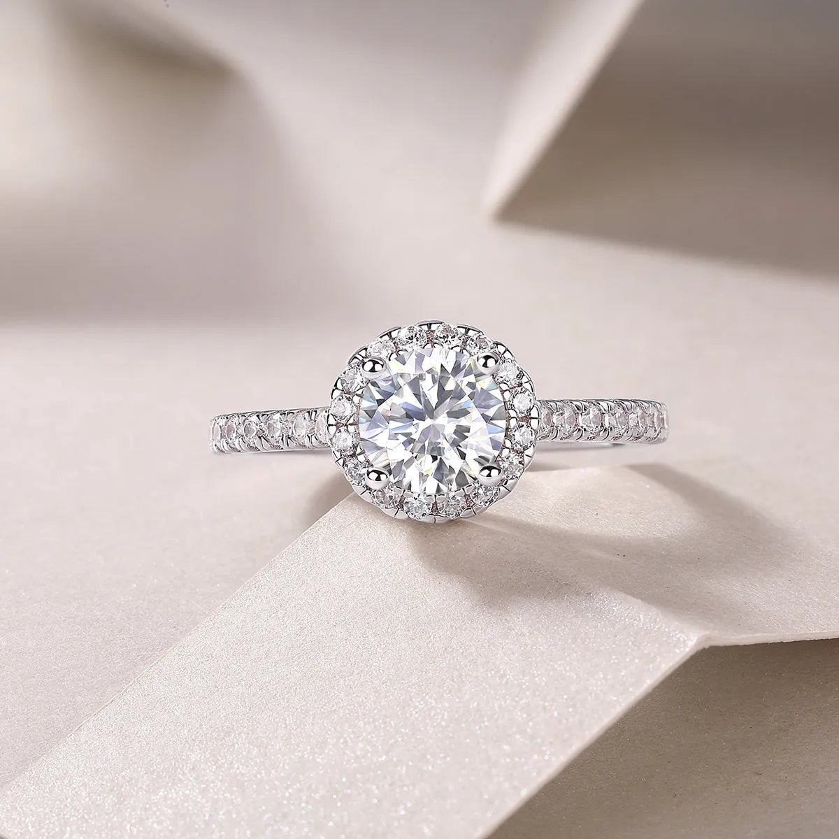 1-carat moissanite wedding ring set in S925 silver with platinum plating, gift box, GRA certificate