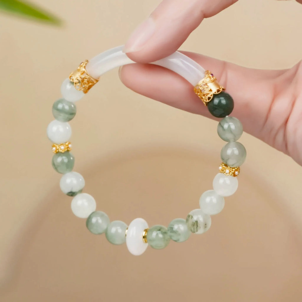 Emerald green Tian Shan Cui women's half bracelet with light green national style design.