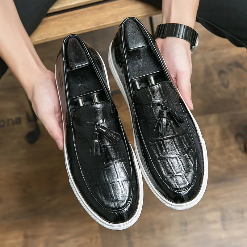 Men's business casual sneakers, artificial PU upper, rubber sole, black or wine red, sizes 38-47, low top with tassel detail.