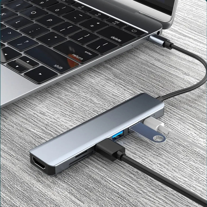 7-in-1 USB C hub expander with 145cm cable for computer docking stations