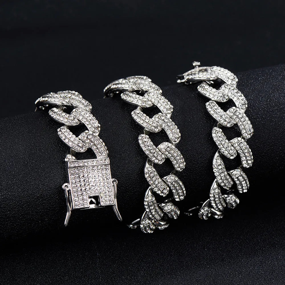 Gold hip hop rhinestone necklace with geometric design and clavicle chain in zinc alloy