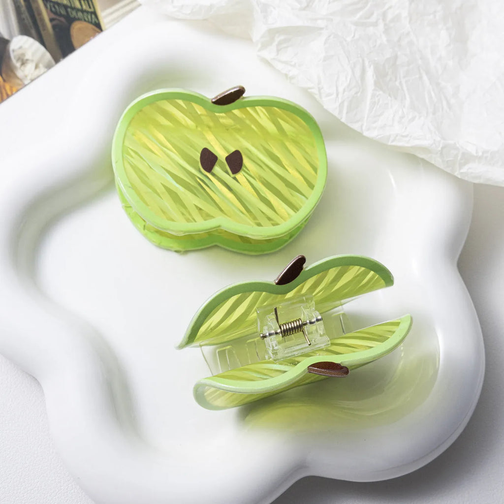 Green apple-shaped PVC claw clip, 7.5cm long, 2cm wide and 5cm high, polished fruit-themed hair grip for women