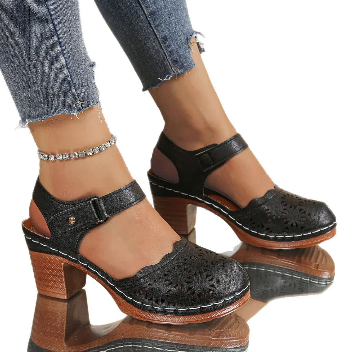 Women's Roman-style chunky heel sandals with Velcro closure in black