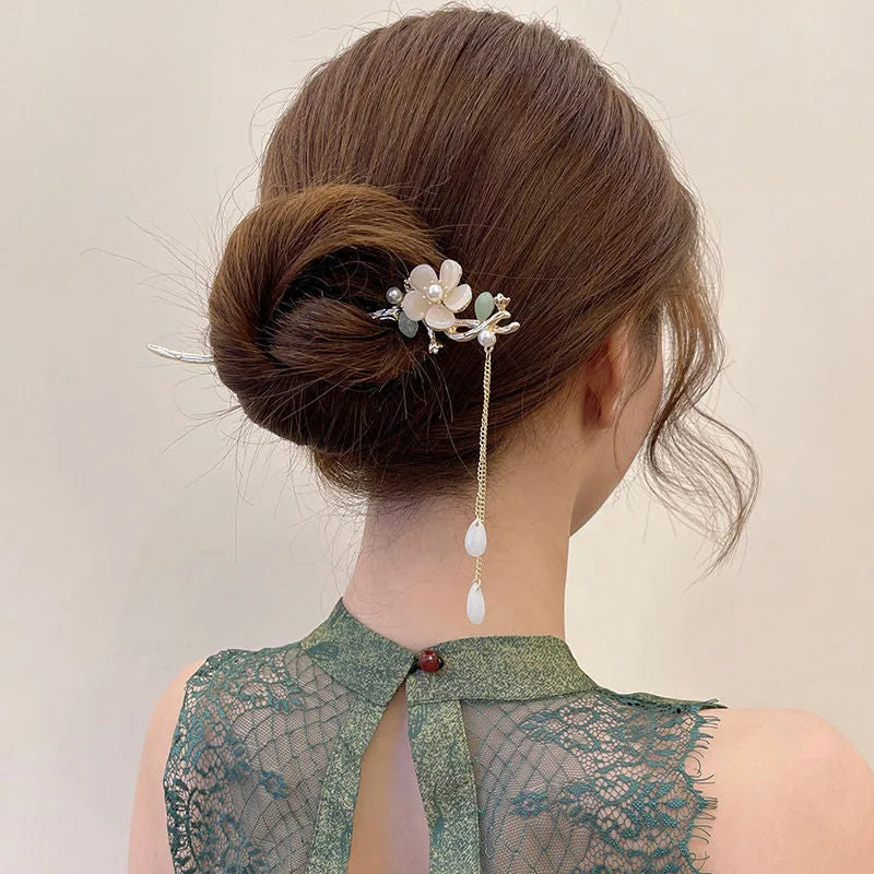Four Seasons National Style green leaf tassel Hanfu hairpin with pearl and rhinestone details on a white background