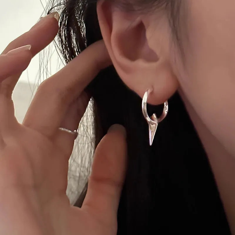Geometric star-shaped copper ear clip with white gold electroplated finish