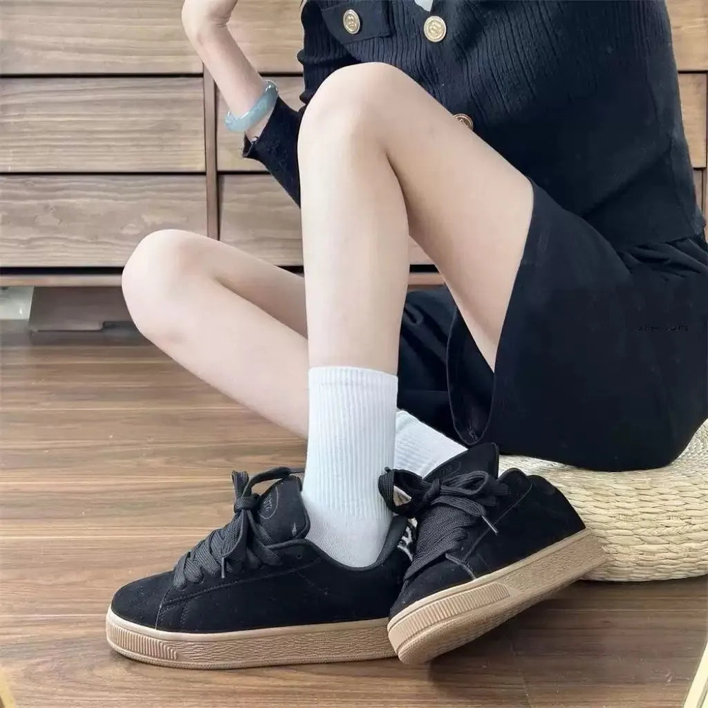 Black retro low-top sneakers with round toe, front lace-up, and waterproof platform sole