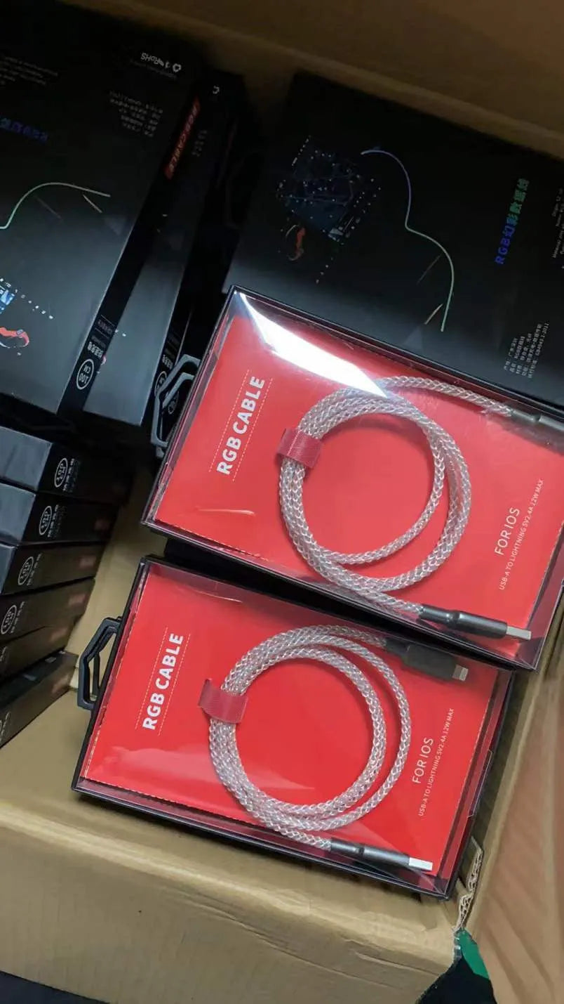 RGB streamer charging data cable, 1m, with Apple or Type-C connector and light-up lead