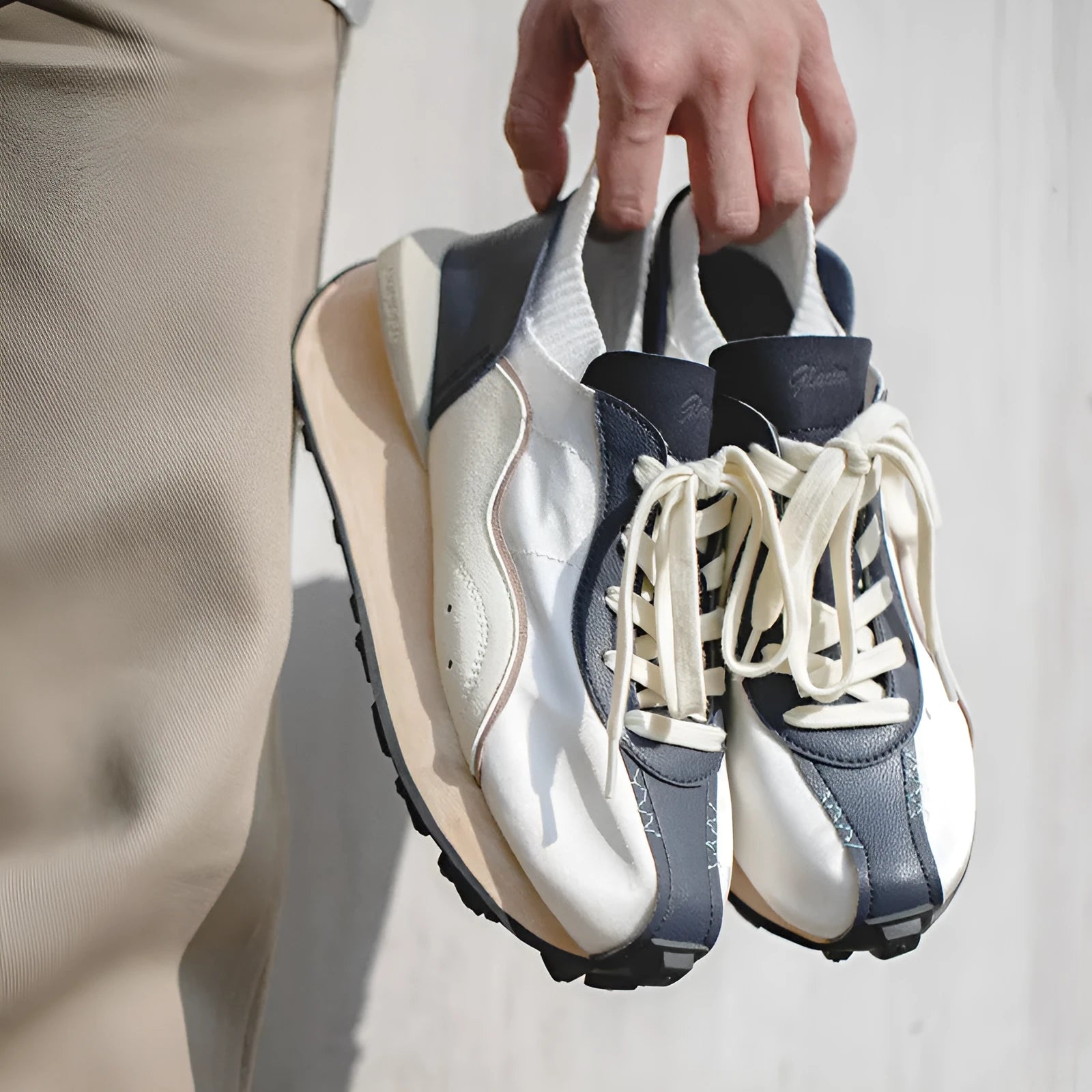 Men's casual retro running shoes in blue white with round toe and rubber sole