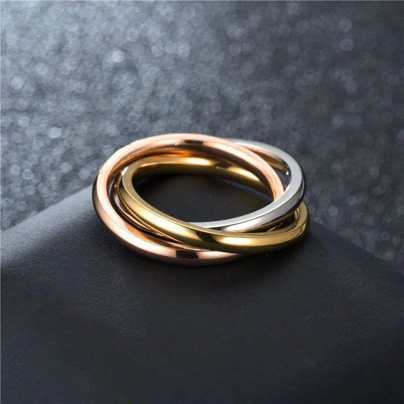 Stainless steel tricolour three-ring in gold, rose gold and silver, plain circle unisex design, sizes 5 to 10